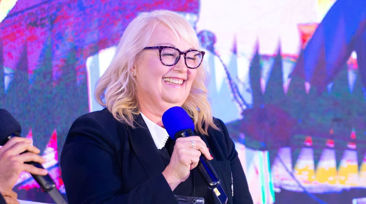 Lynn Painter revela comidas favoritas do Brasil e relação com fãs