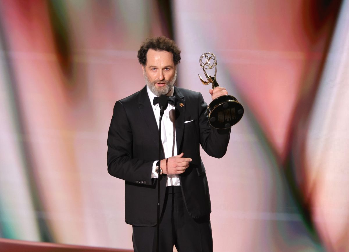 Matthew Rhys se torna o 1º a ganhar dois Emmys de Melhor Ator no mesmo ano