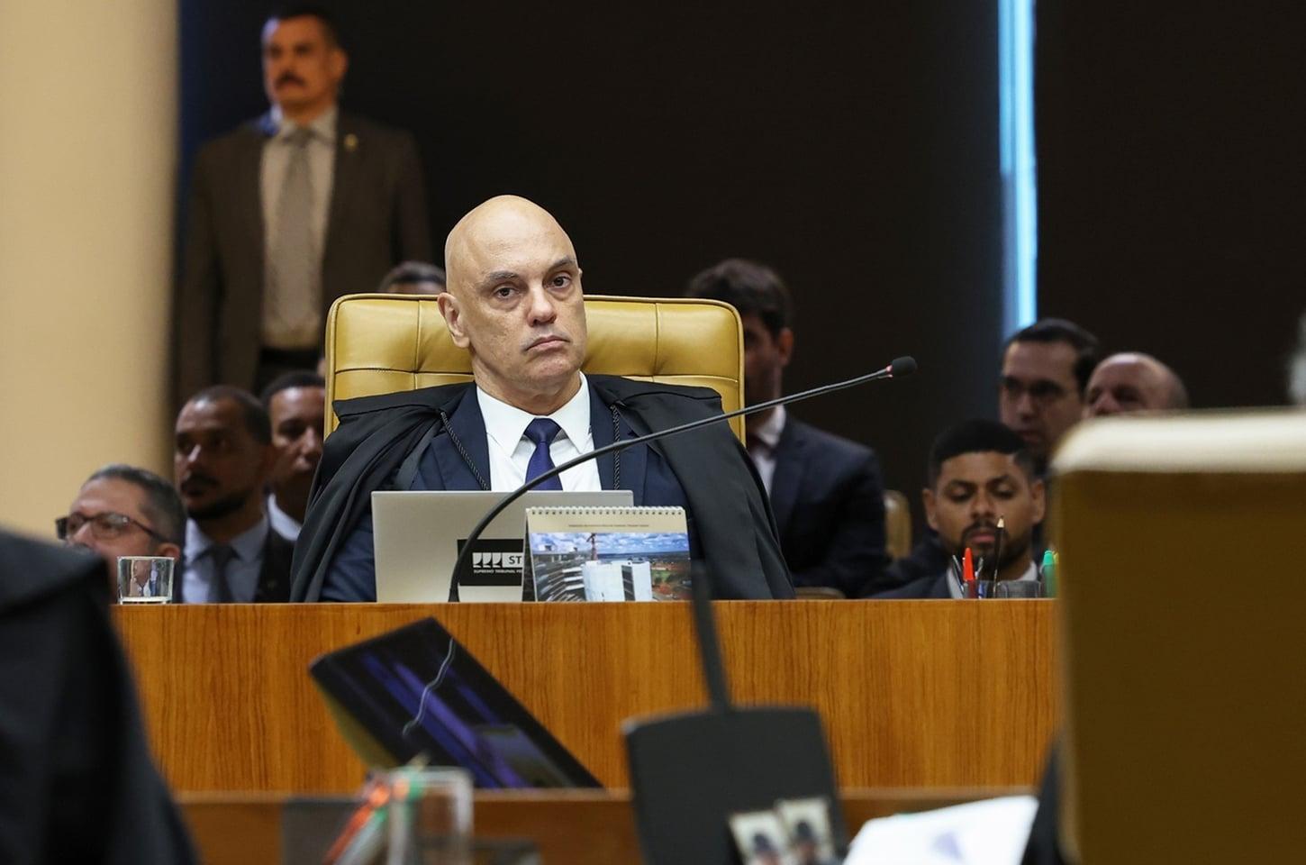 Mendonça é acusado por Moraes de práticas ilícitas supostamente cometidas pelo próprio Moraes