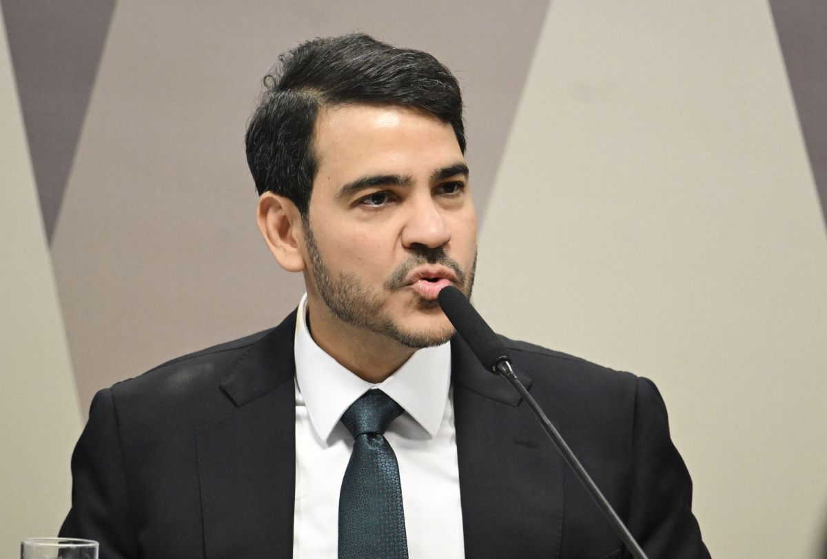 Messias defende AGU e diz que função pública não se orienta por “amizades”