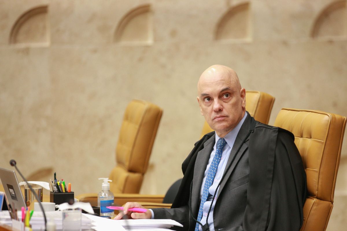 Oposição se organiza para pressionar por investigação contra Moraes
