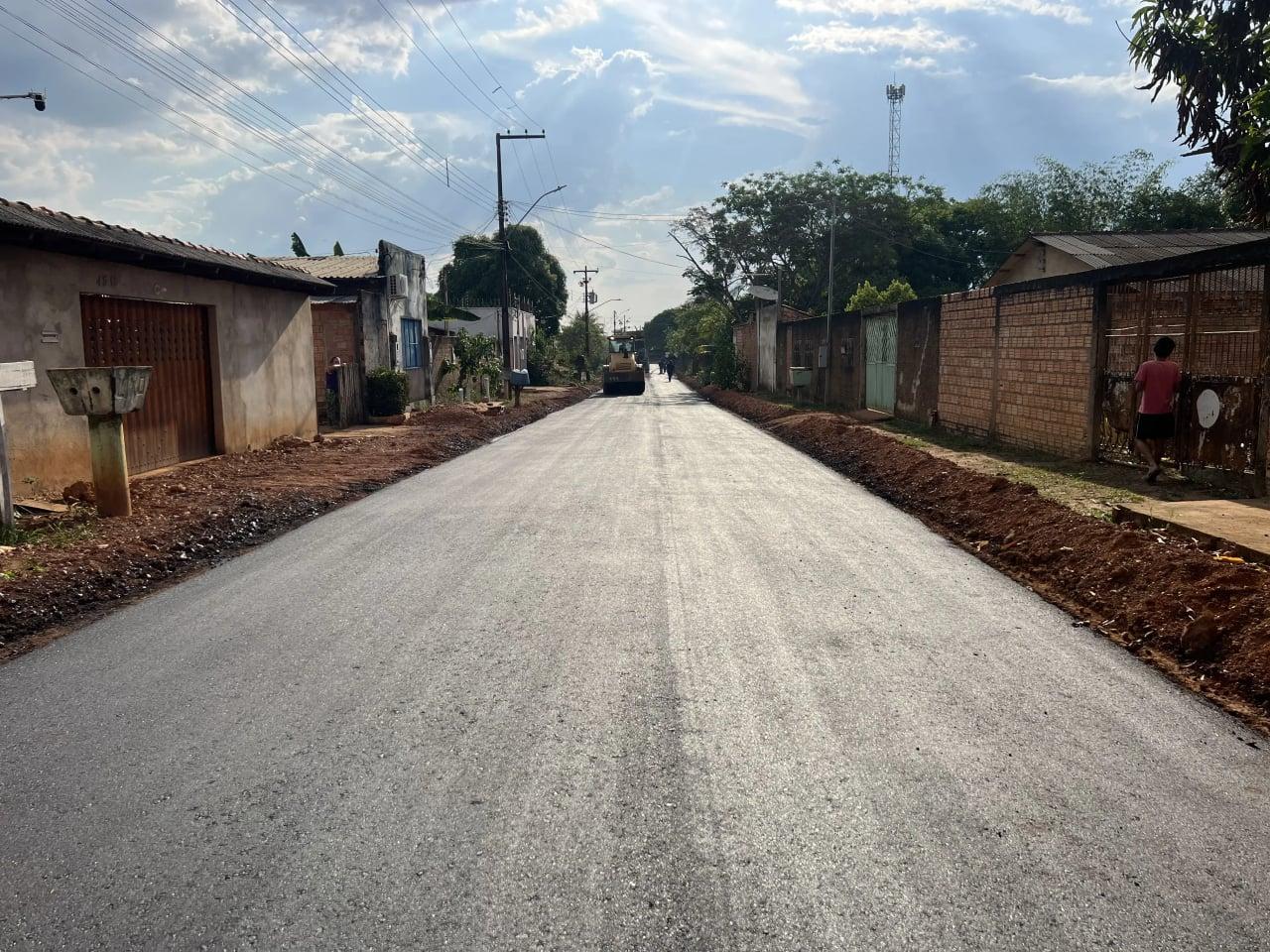 Pavimentação nas ruas do Nova Esperança é concluída após preparação do solo