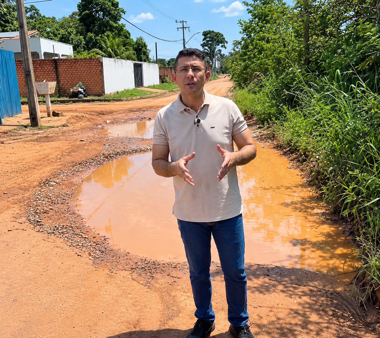Pedro Geovar cobra recuperação de rua no Nova Esperança