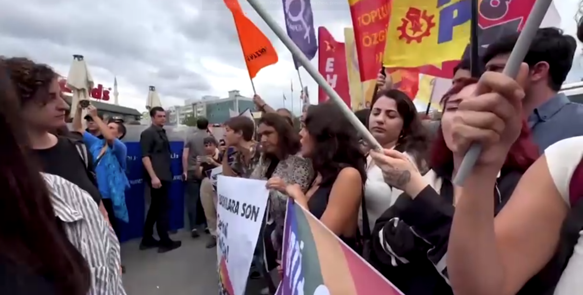 Polícia da Turquia prende 150 pessoas em protesto a favor de grupos LGBTQ+