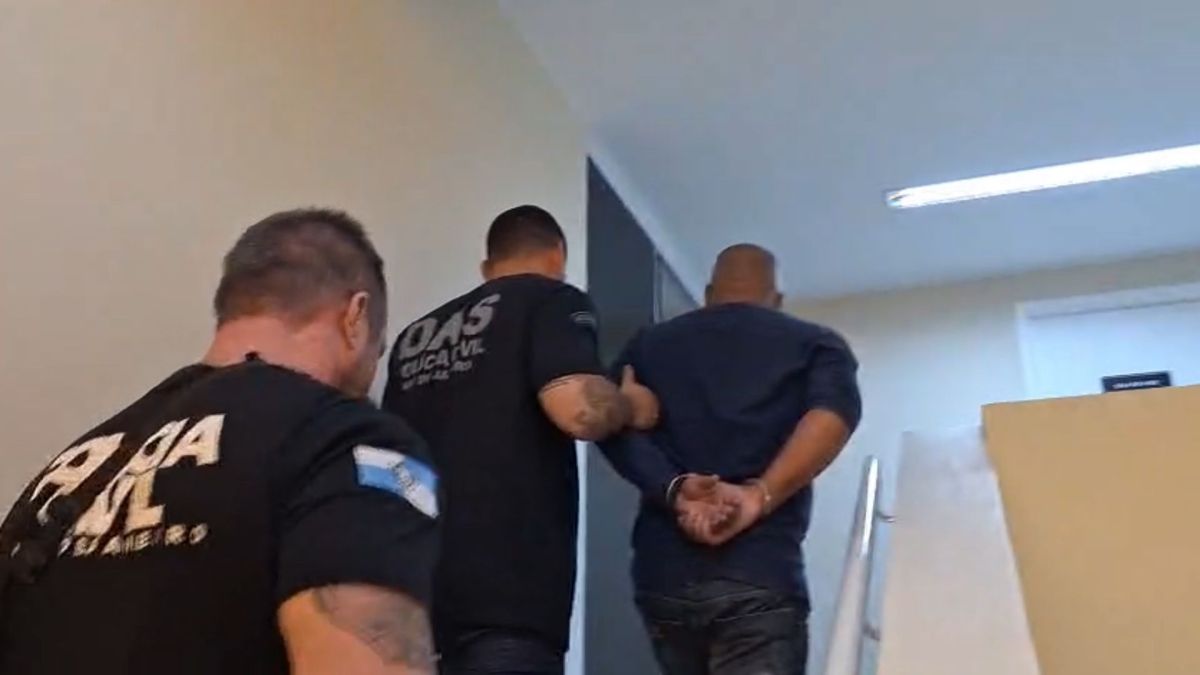 Polícia prende homem foragido há 18 anos por extorsão e sequestro no Rio