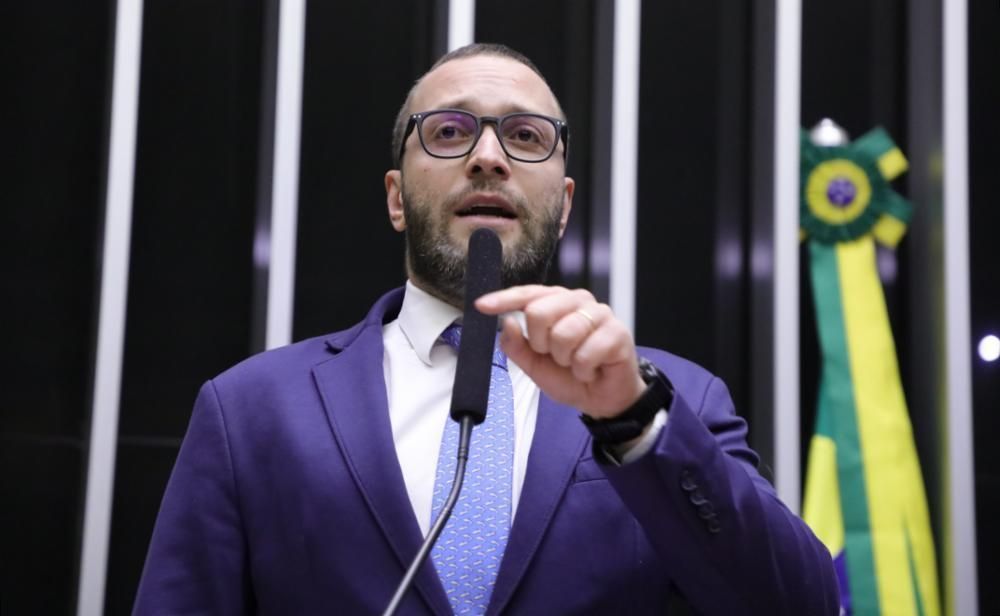 Quem é Filipe Barros, candidato ao Senado pelo Paraná