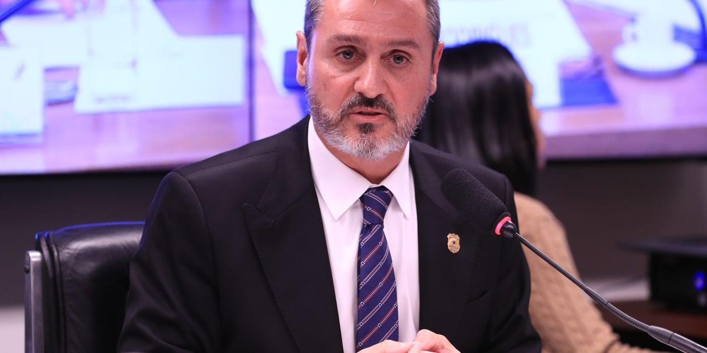 Reintegração de Andrei Rodrigues ao cargo de diretor-geral da PF é determinada por Dino