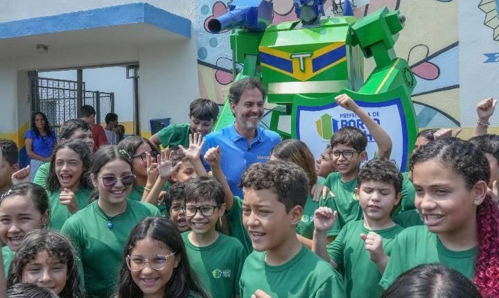 Robô com inteligência artificial será implantado para vigiar escolas municipais