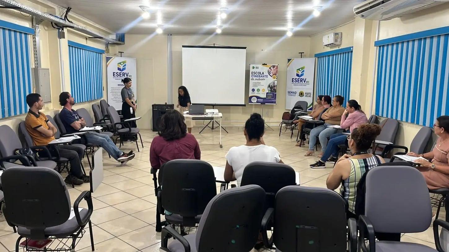 Servidores dos Cras recebem capacitação em Libras pela Prefeitura