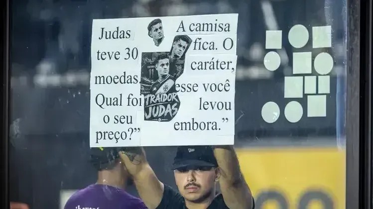 Torcedor chama Coutinho de Judas em vitória do Vasco: “30 moedas”