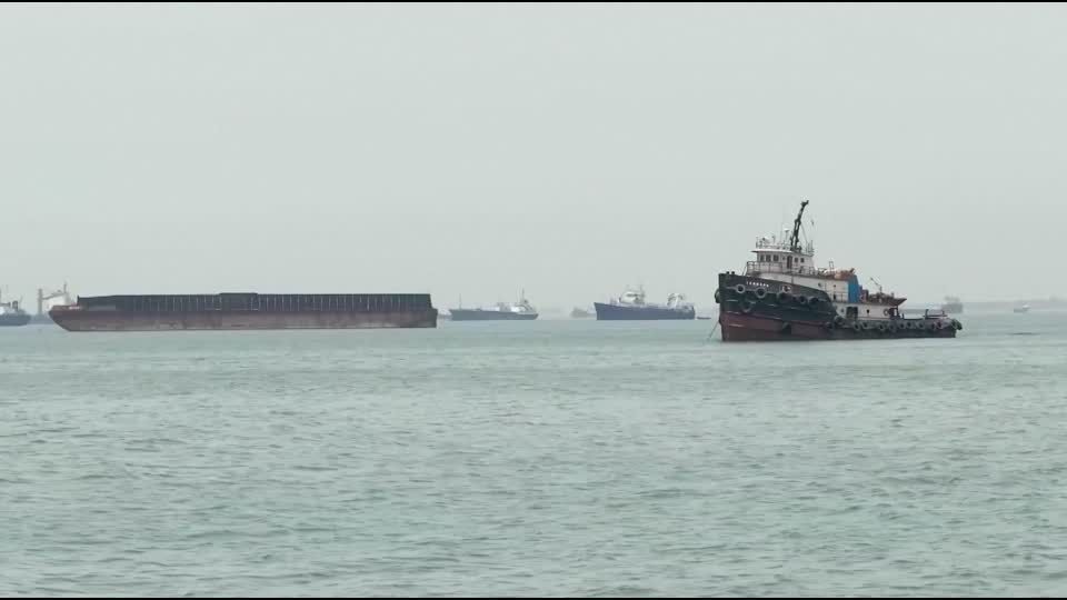 Tráfego de navios no Estreito de Ormuz atinge menor nível desde maio