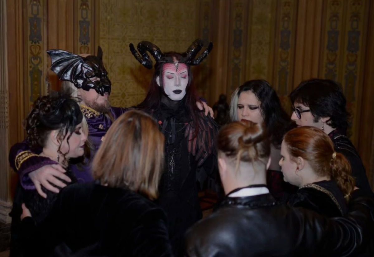 Vampiros realmente existem? Conheça a Rede Vamp, que realiza a Aurora Vampyrica com retiro, práticas e imersão de vampirismo