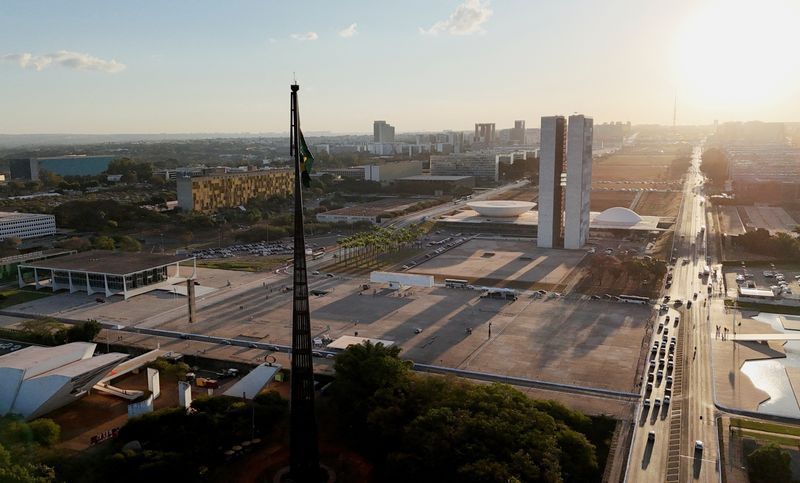 Vitória apertada e contestação judicial podem travar governo, diz analista