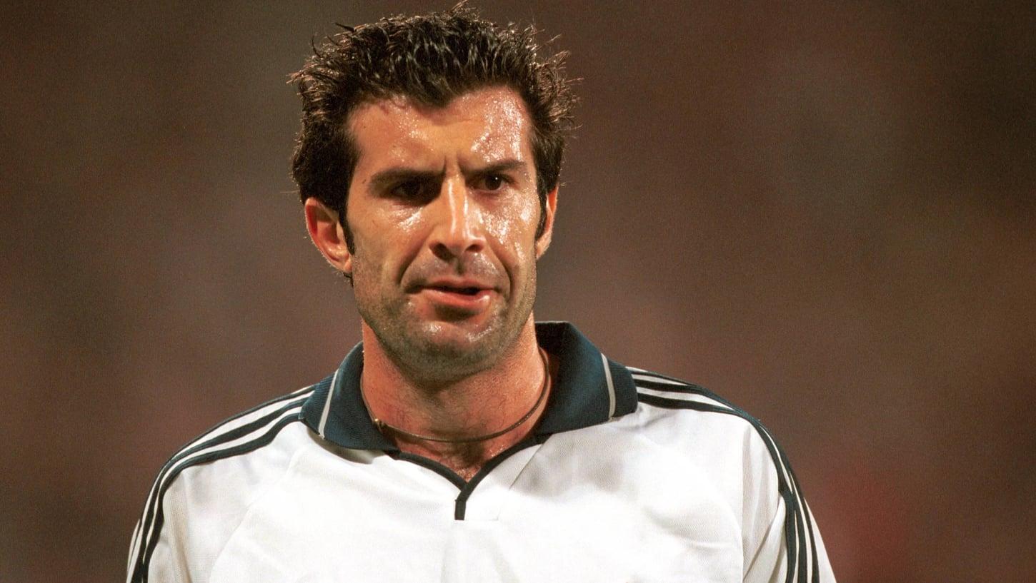 A conturbada volta de Figo ao Camp Nou: relembrando um clássico emblemático