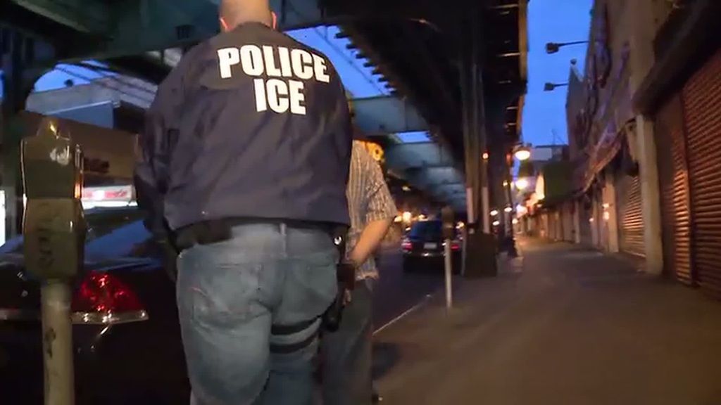 Agente do ICE atira em homem que estava em carro com criança de 5 em NY