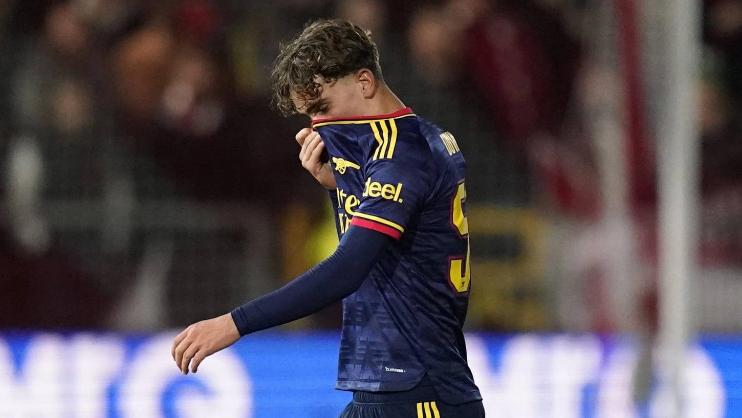 Apático Arsenal é eliminado por equipe da quarta divisão em vexame histórico