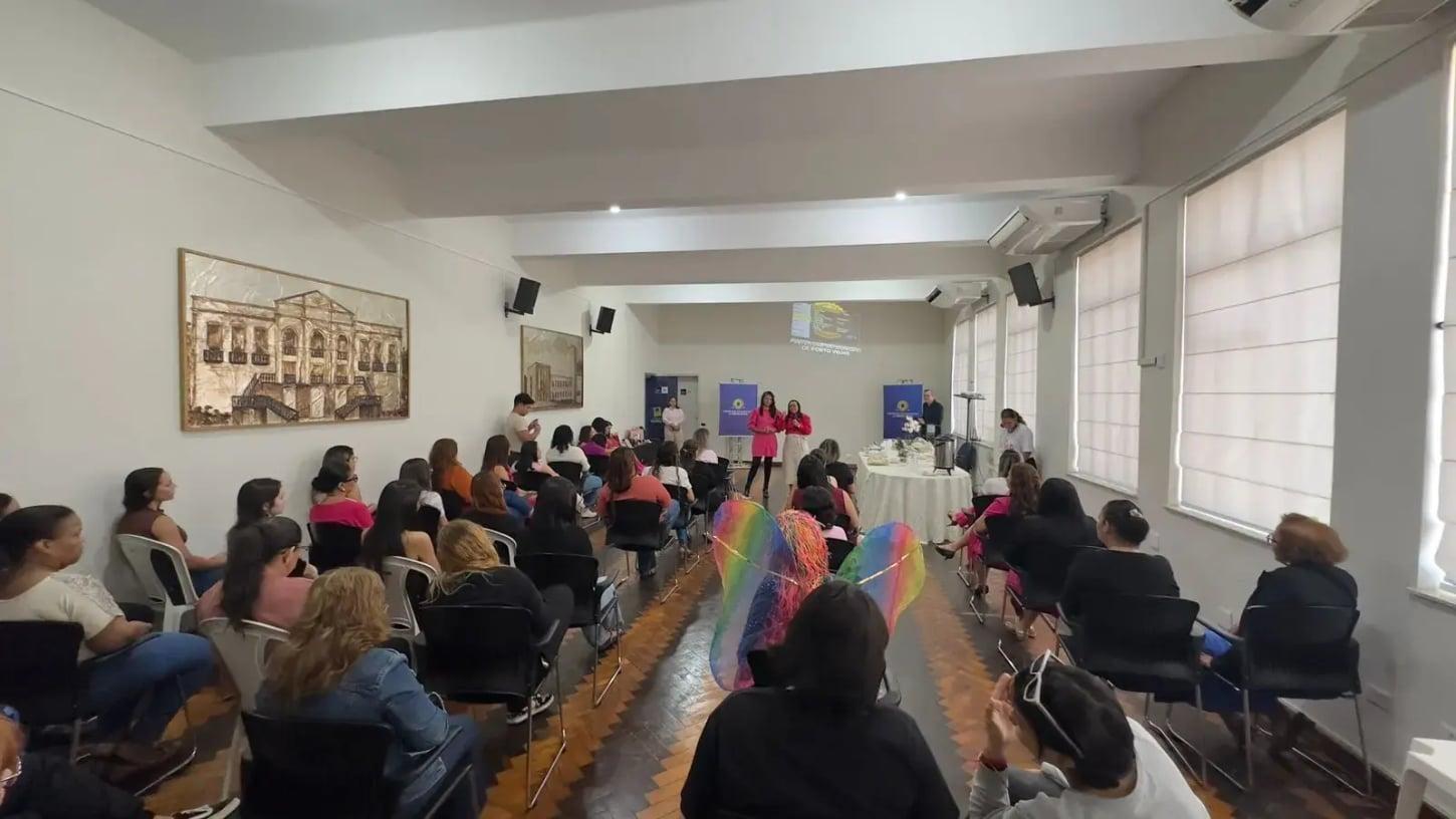 Café com Elas promove roda de conversa sobre câncer de mama