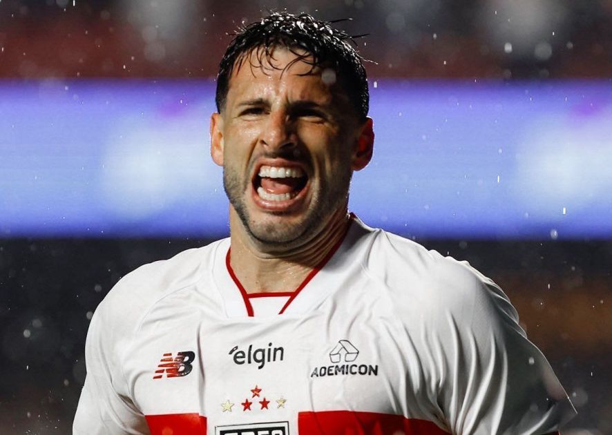 Calleri decide, São Paulo vence o Vitória e respira no Brasileirão