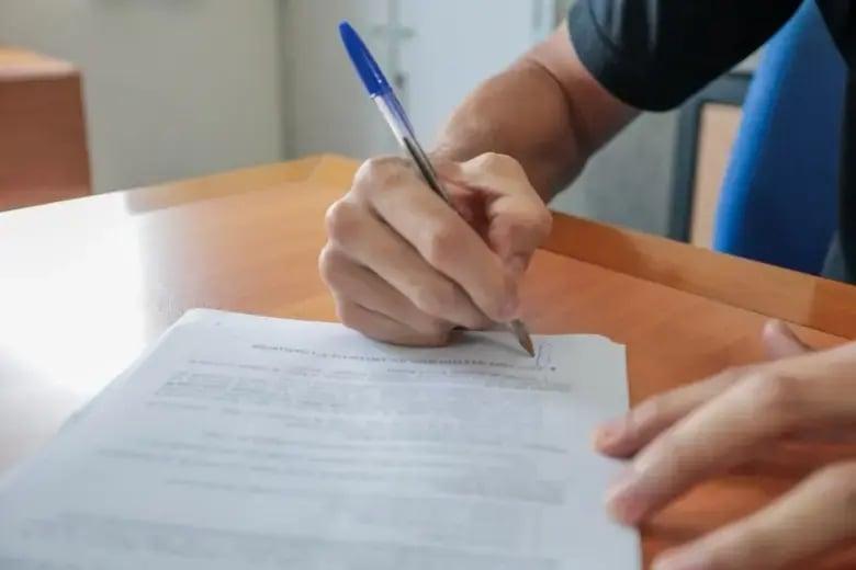 Cargos que exigem formação de nível médio e superior no concurso da Educação