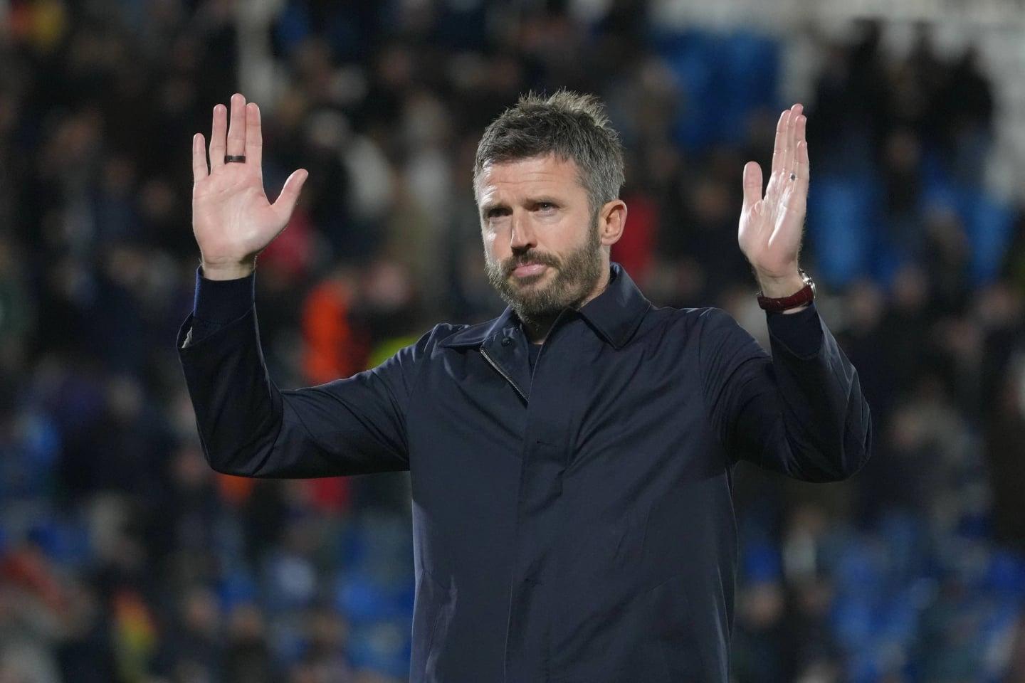 Carrick inicia coletiva com mensagens firmes sobre situação no Manchester United