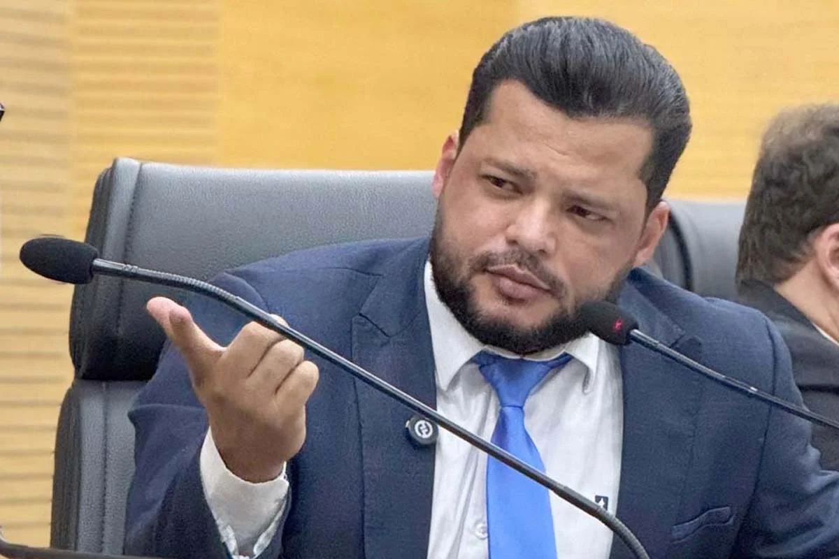 Edevaldo Neves cobra melhorias na quadra de escola estadual na zona sul de Porto Velho