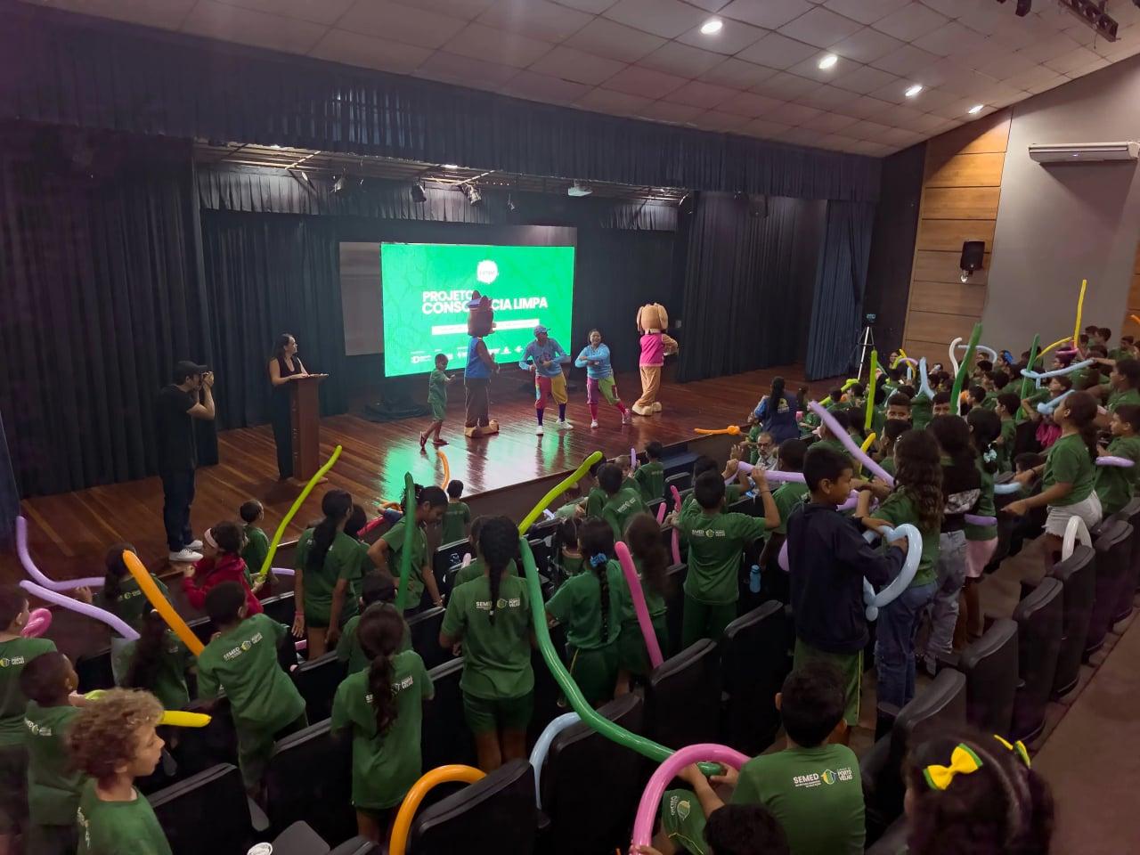 Estudantes de Porto Velho coletam mais de 46 mil itens recicláveis e recebem prêmio por projeto ambiental