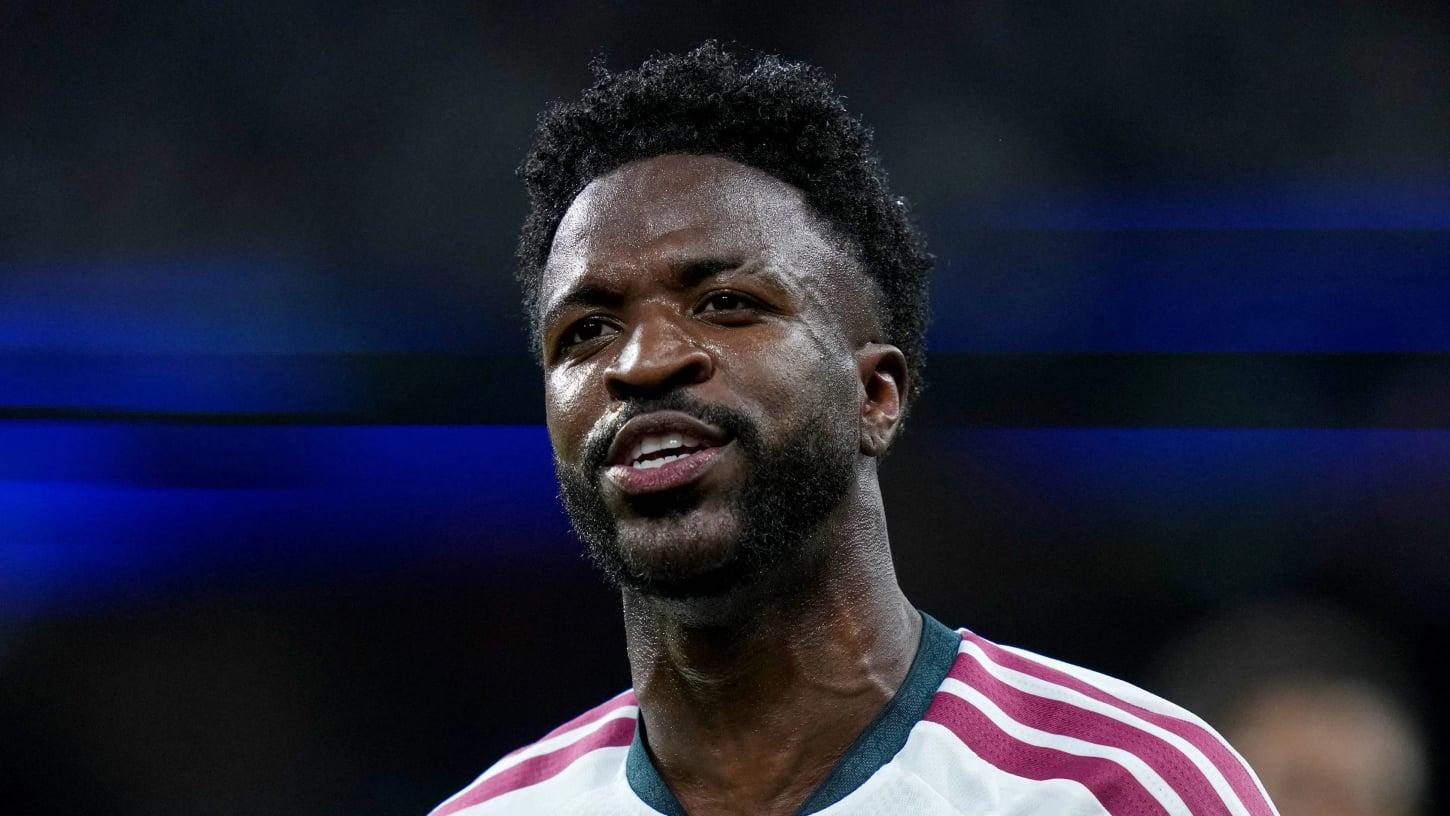 Ex-jogador do Barcelona critica atitude de Vinícius Junior e apoia expulsão