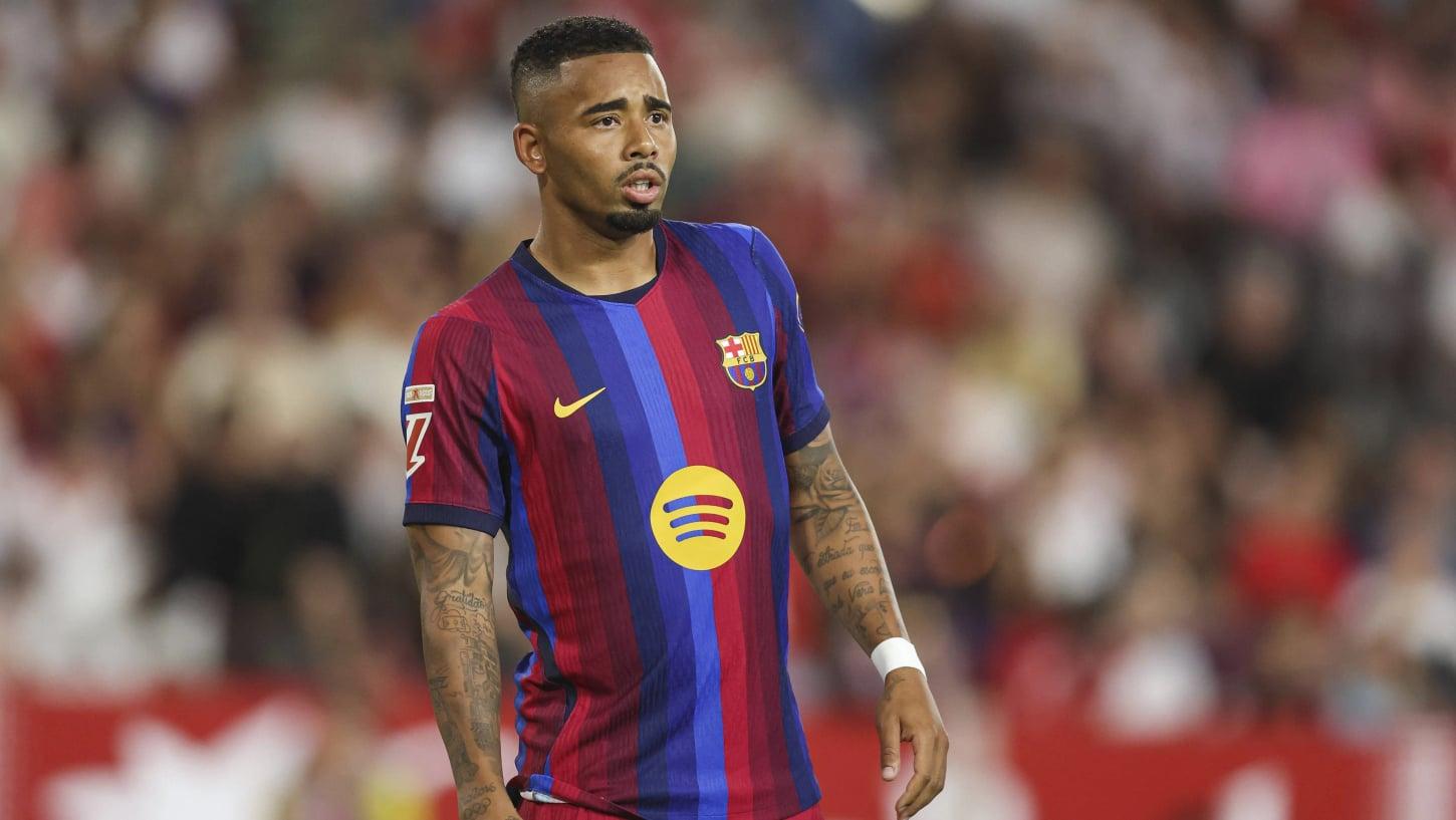 Flick fala sobre planos para Gabriel Jesus no Barcelona: ‘Melhorou muito’