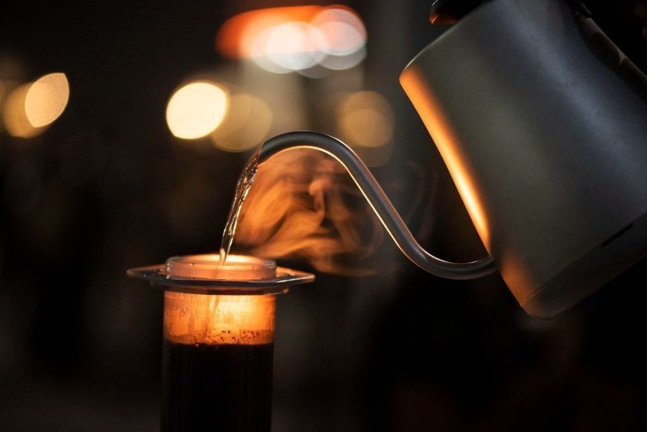 Gingeróis, fenólicos e aroma picante: a alquimia do café com especiarias