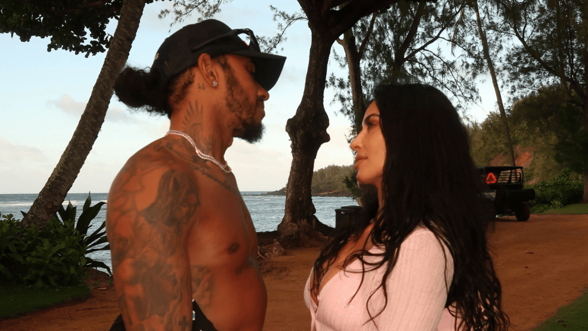 Hamilton fala da relação com filhos de Kim Kardashian e revela presente