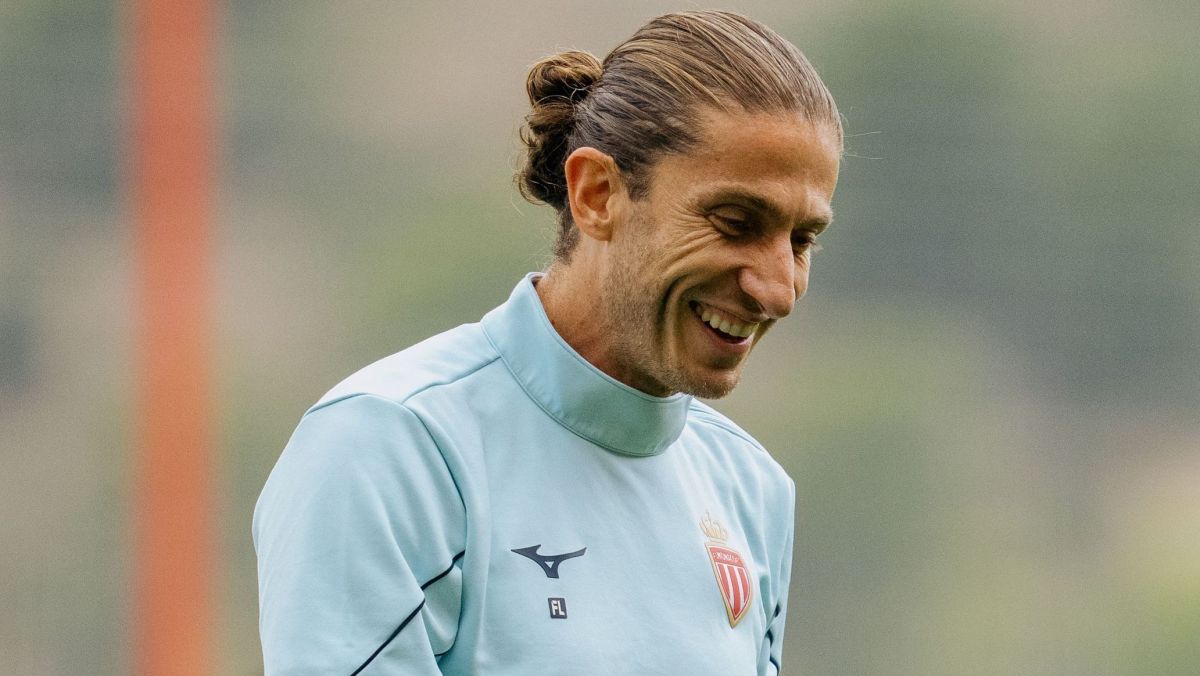 Jornal espanhol exalta início “invencível” do técnico Filipe Luis no Monaco