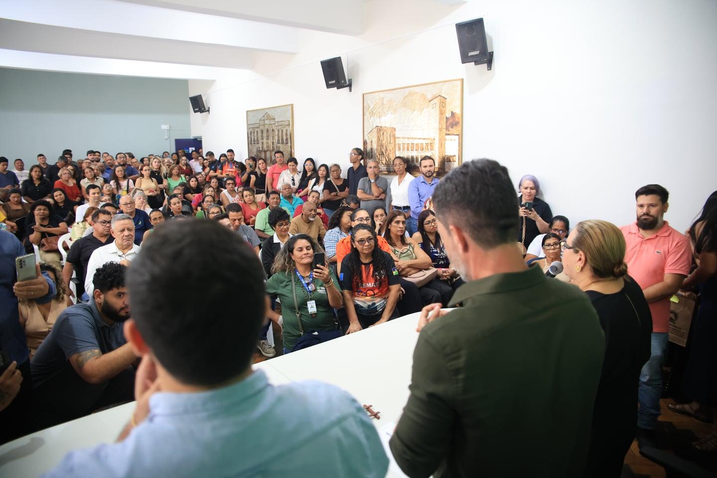 LANÇAMENTO DE PRÊMIOS PARA SERVIDORES E ESTAGIÁRIOS PELO PREFEITO DE PORTO VELHO