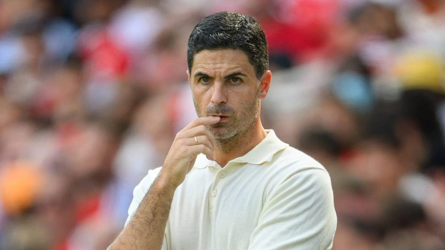 Lenda do Arsenal 'absolve' falhas no mercado após eliminação