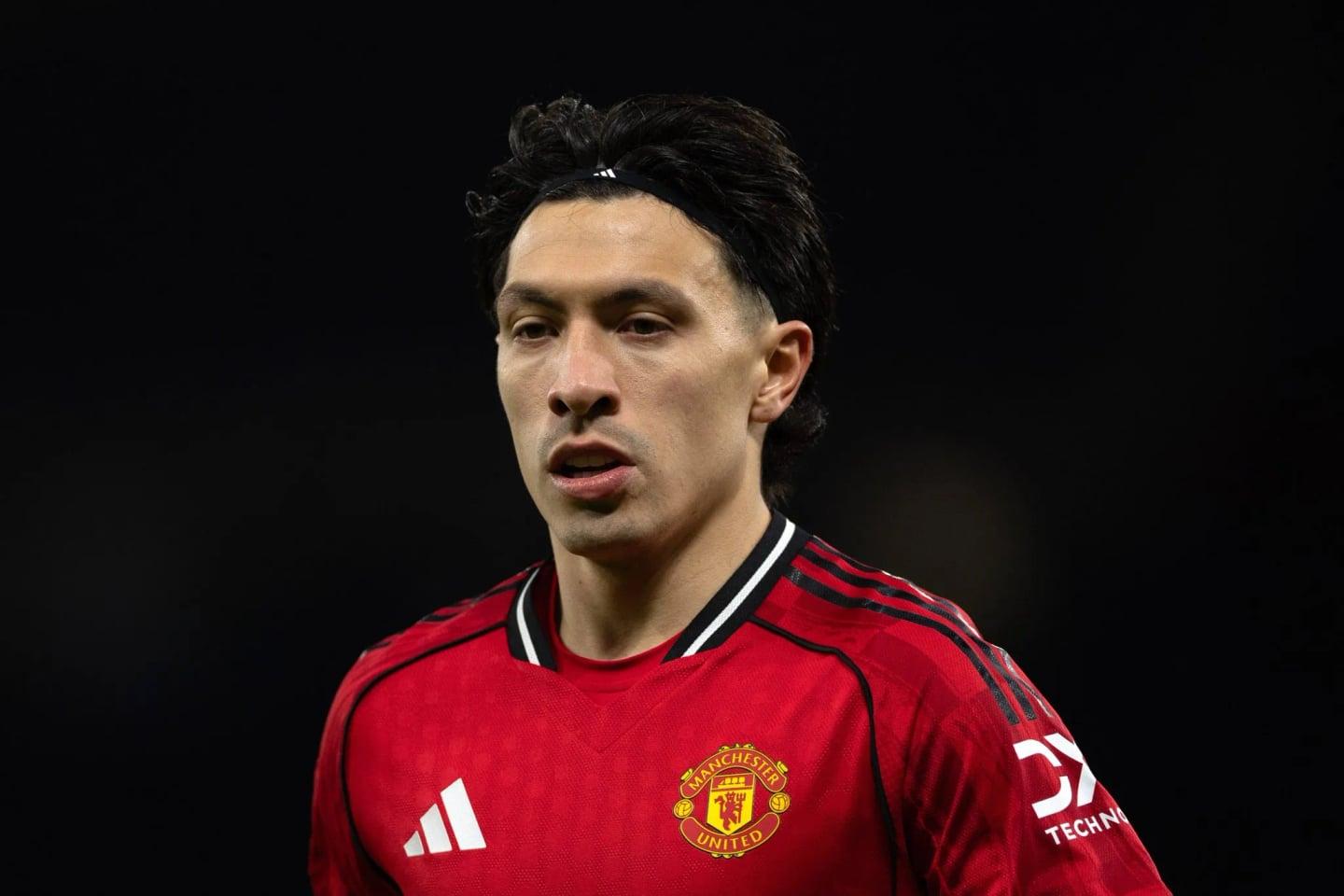 Lisandro Martínez critica gestão do Manchester United após revés