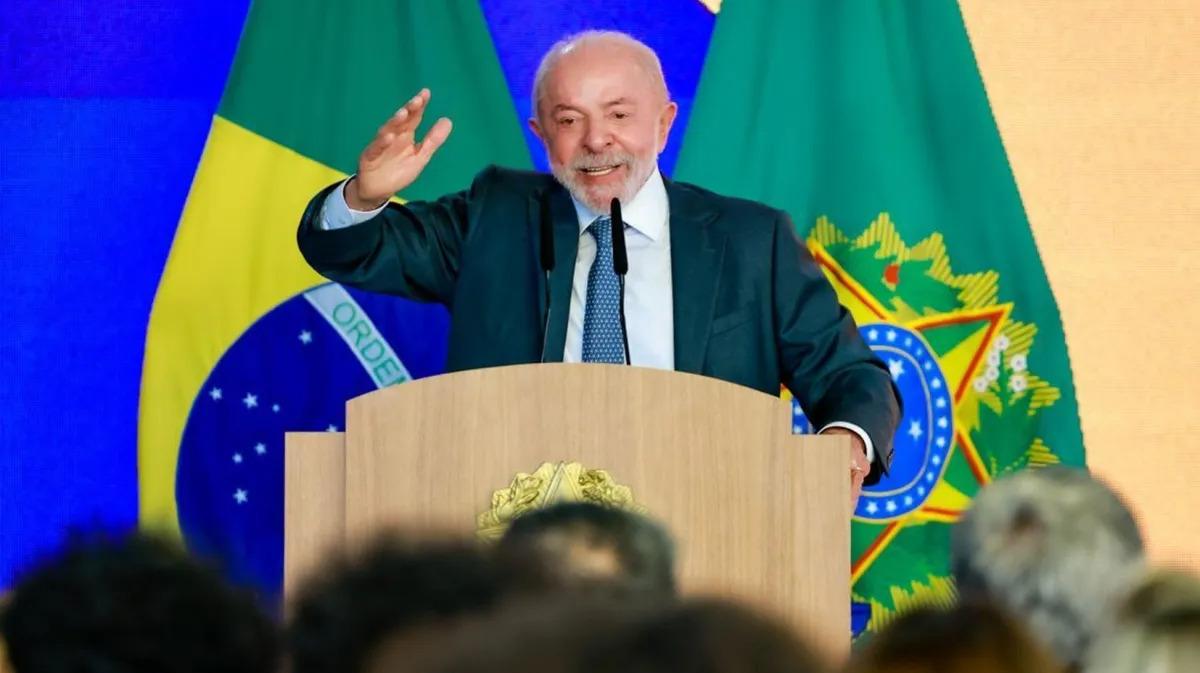 Lula diz que entregará autorização para abrir sigilos e desafia Flávio
