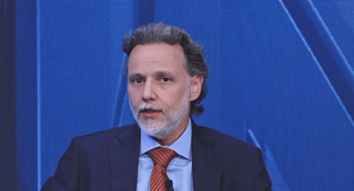 Lulinha vive na Espanha de forma “modesta” e “classe média”, diz advogado