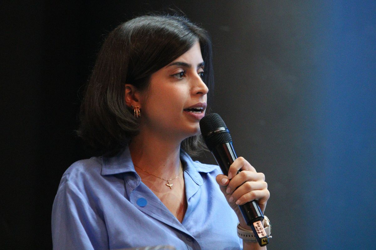 Mãe de Tabata Amaral é internada na UTI após acidente em agenda