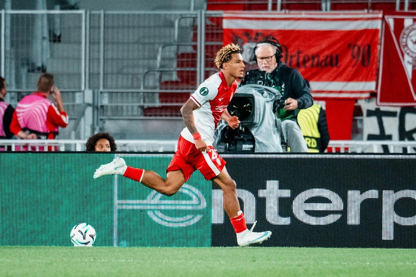 Monaco triunfa sobre Freiburg e mostra força na Conference League