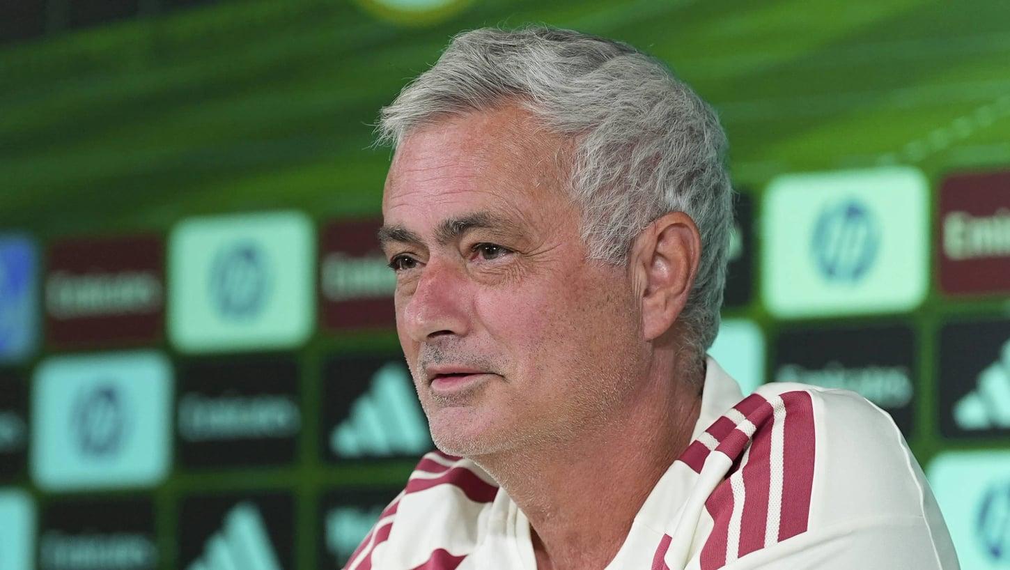 Mourinho faz comentário sarcástico sobre situação do City: 'Precisaremos ter sorte de ainda estarmos aqui'