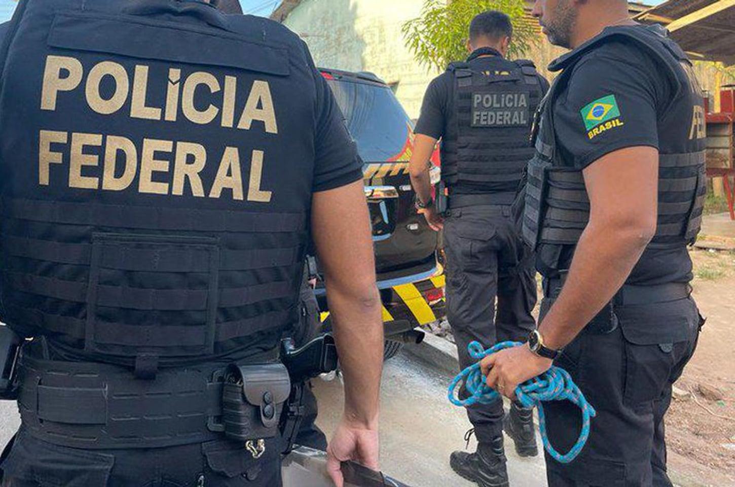 PF vai à sede do PL após notícia de viagem de Flávio aos EUA
