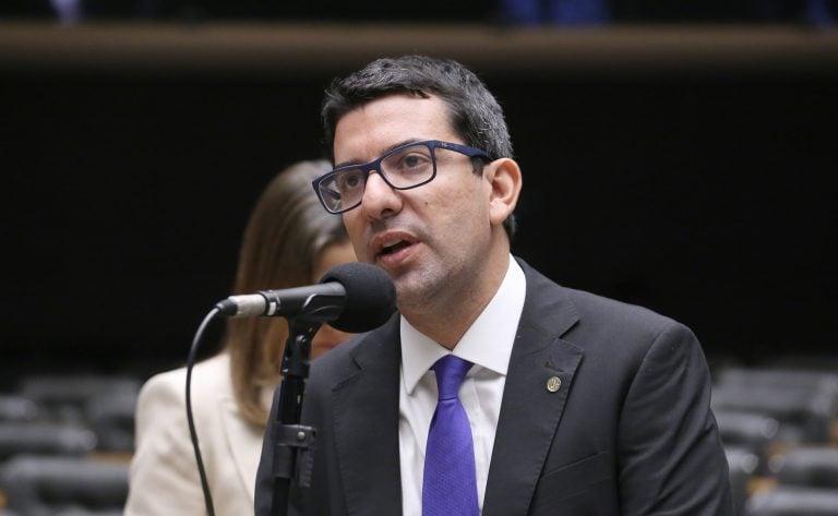Projeto que proíbe penas e plumas de animais em fantasias é aprovado pela Comissão