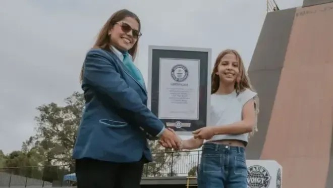 Skatista brasileira de nove anos quebra recorde e entra para o Guinness