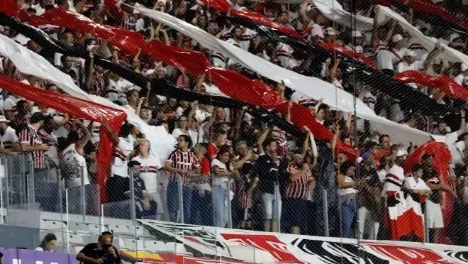 Torcida do São Paulo protesta após revés para Cruzeiro: “Time sem vergonha”