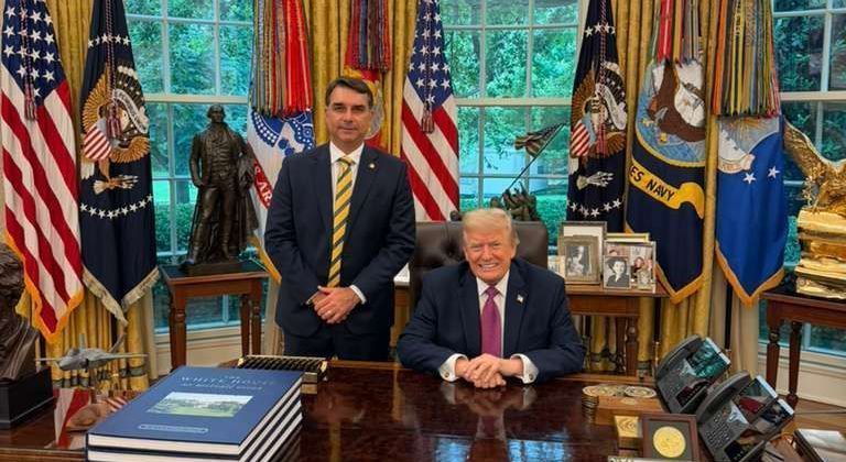 Waack: Trump mantém Flávio em segundo plano e mira Brasília