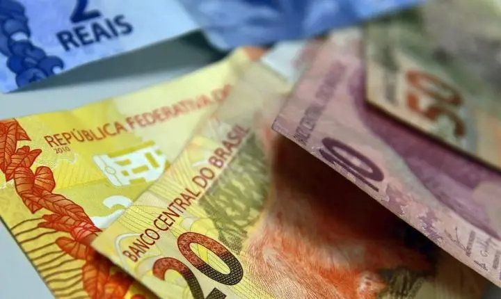 Aumento nos Juros das Famílias em Agosto e Inadimplência Eleva-se a 6%