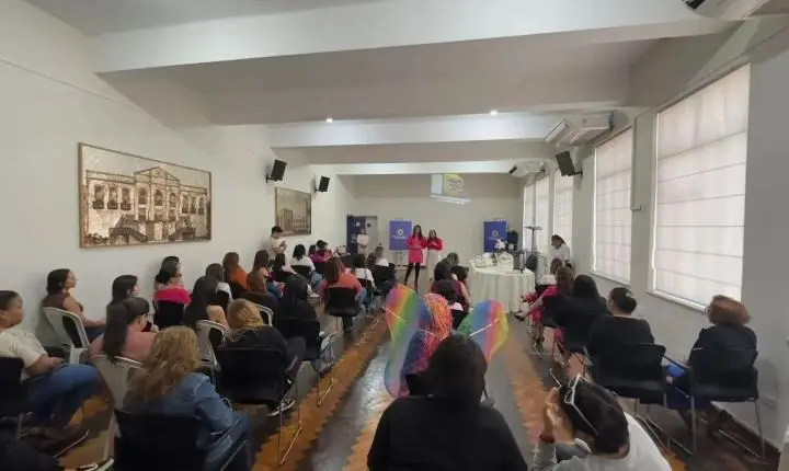 Café com Elas promove roda de conversa sobre câncer de mama
