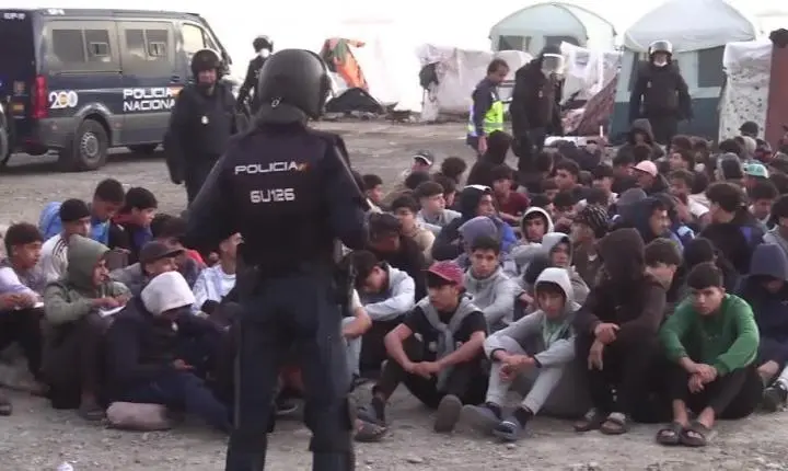 Ceuta: Espanha tira último acampamento de imigrantes antes de visita do rei