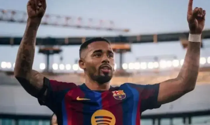 Com gol de Gabriel Jesus, Barcelona goleia Getafe e segue com 100%