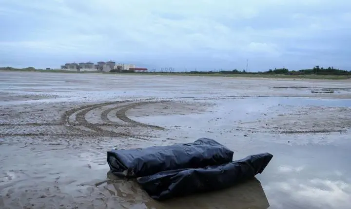 Criança e duas mulheres morrem ao tentar cruzar Canal da Mancha
