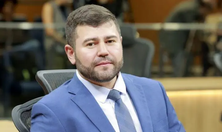 Deputado estadual de Goiás morre em acidente de carro em meio à campanha